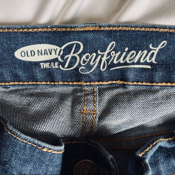 Old Navy Boyfriend distressed skinny jeans - Picture 10 of 10